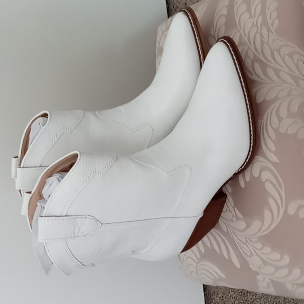 Womens cowboy boots size 10
